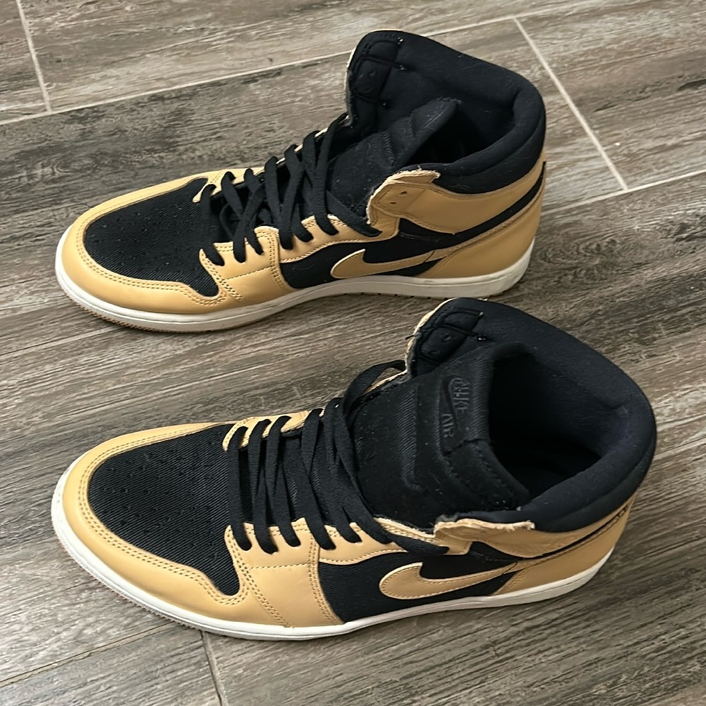 Air Jordan 1 Retro High OG Heirlooms